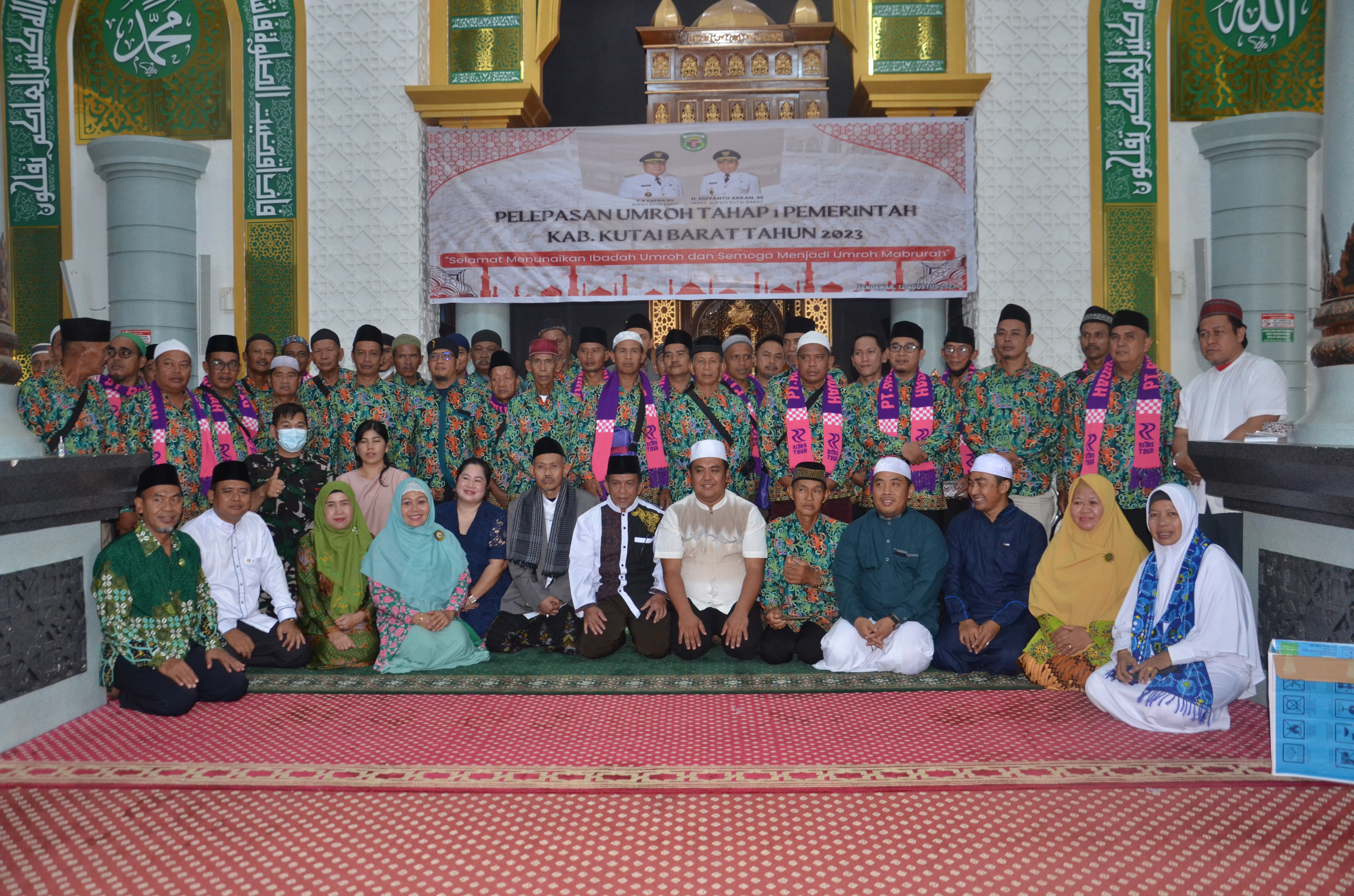 Pemkab Kembali Berangkatkan 82 Warga Umrah, Bupati, Jaga Kesehatan dan Kekompakan